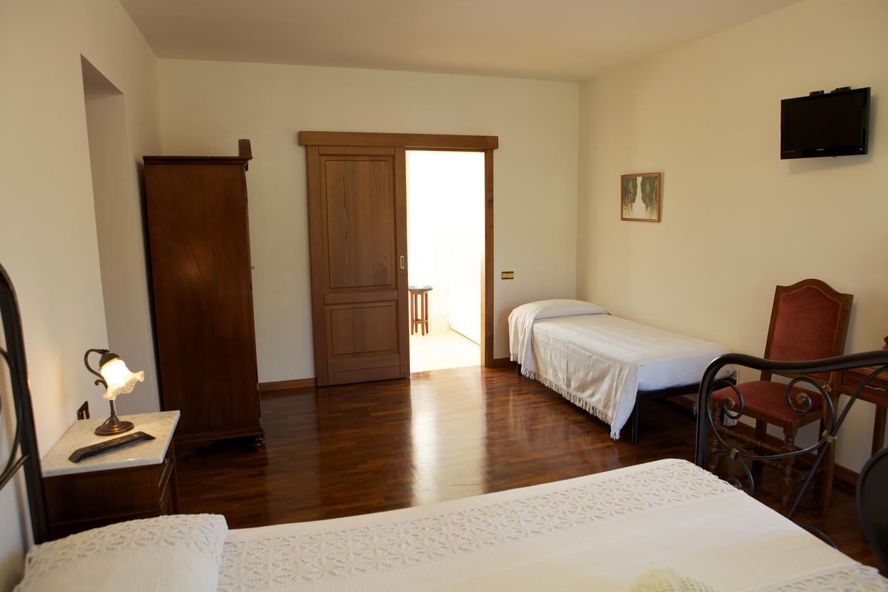 Agriturismo La Rocca Hotel Marsia Szoba fotó
